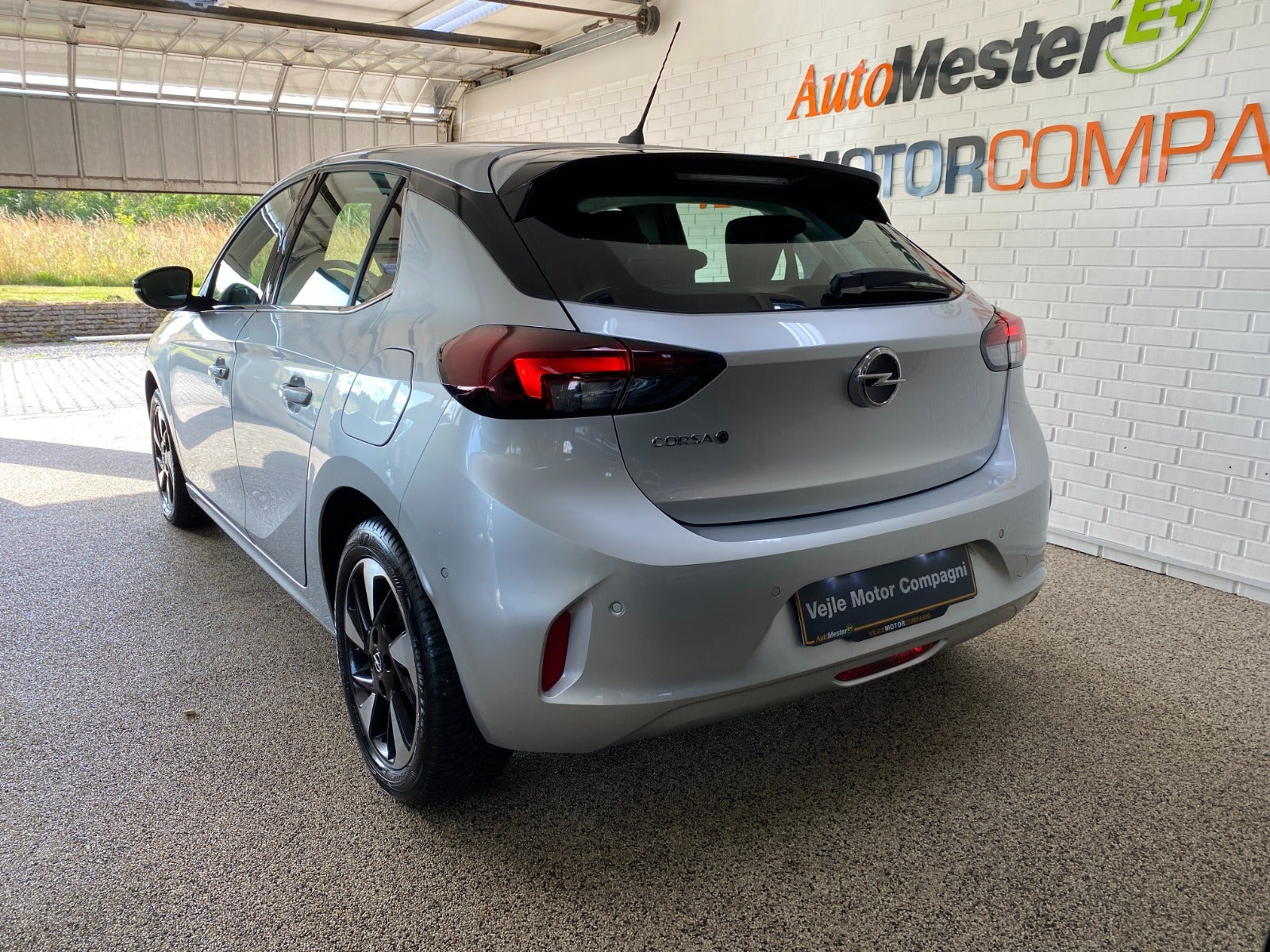 Sølv Opel Corsa-e fra 2023