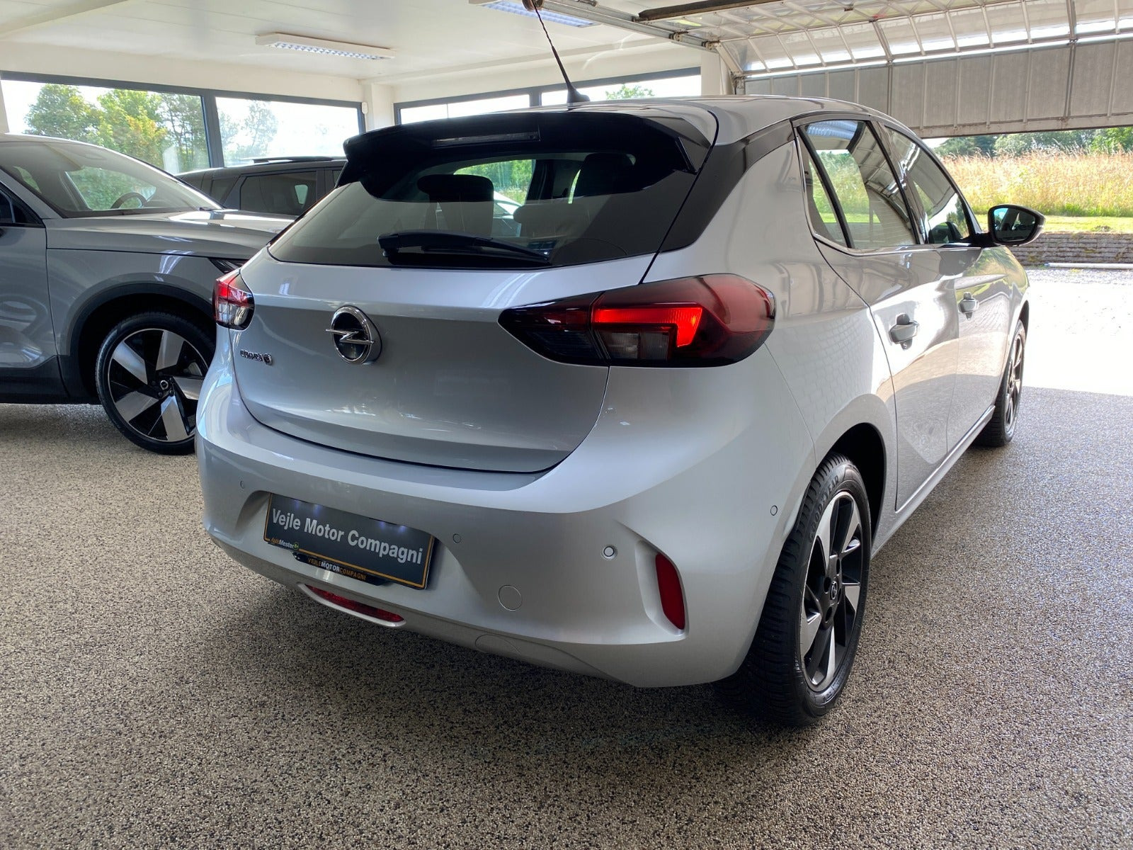 Sølv Opel Corsa-e fra 2023