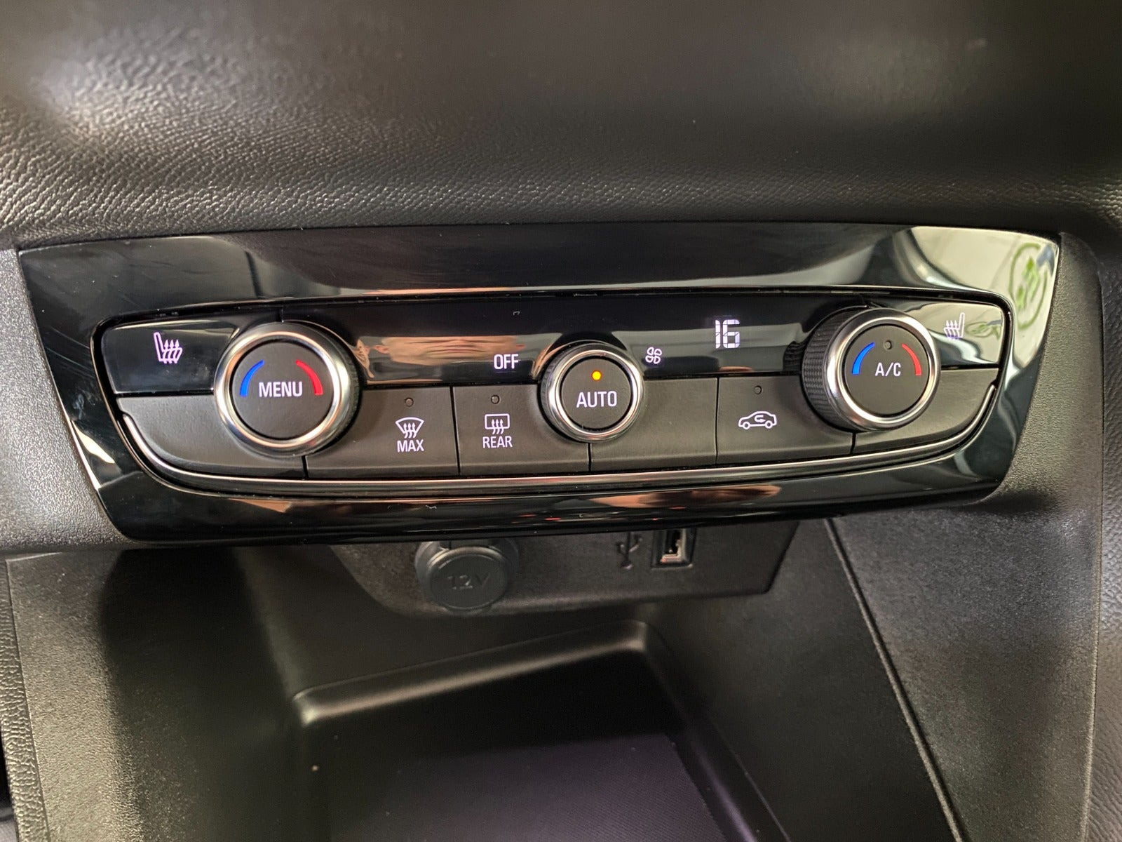 Sølv Opel Corsa-e fra 2023