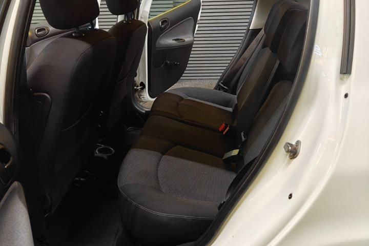 undefined Peugeot 206+ fra 2011