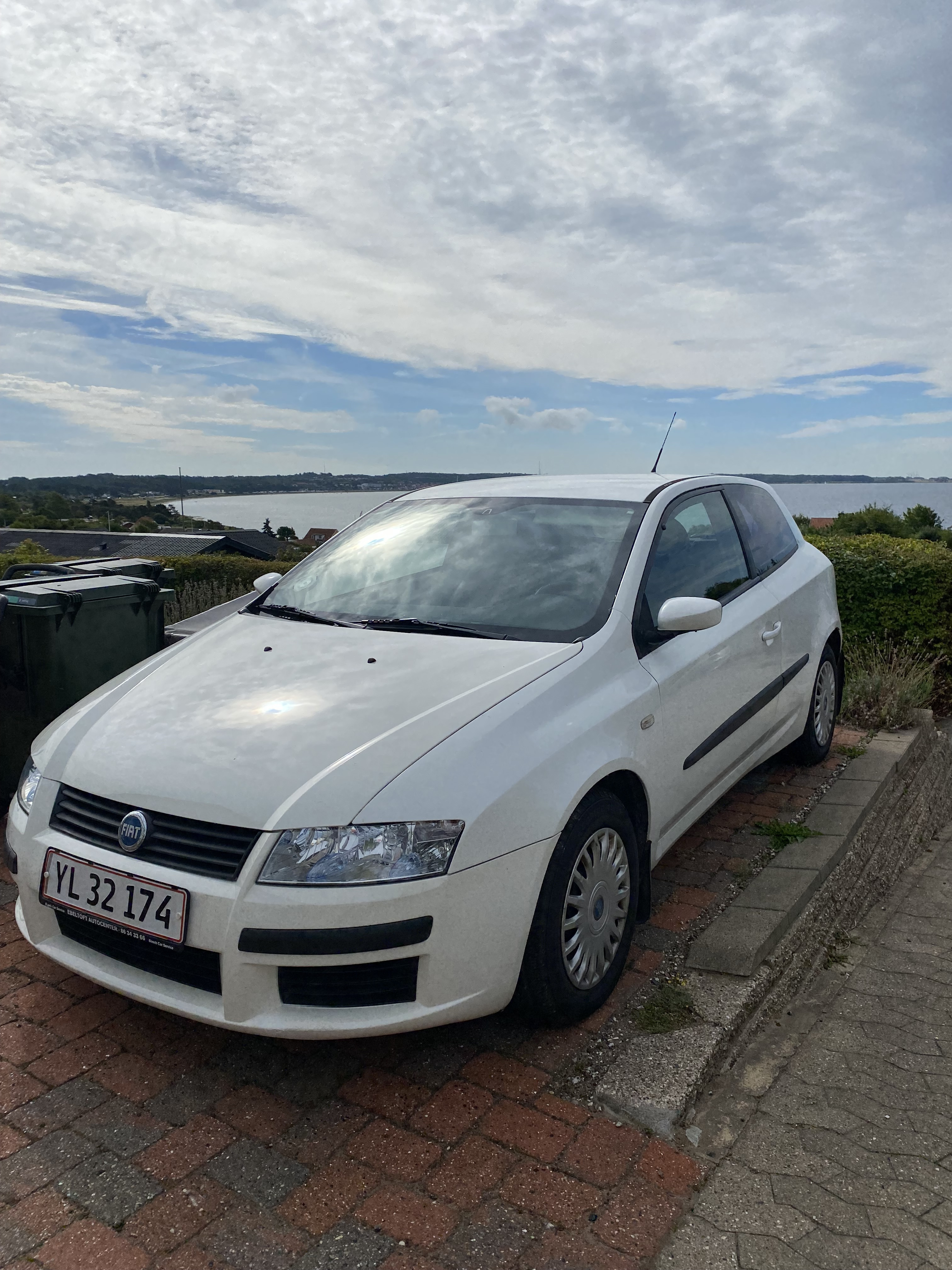 Hvid Fiat Stilo fra 2006
