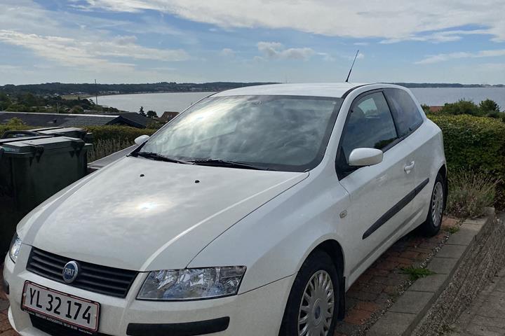 Hvid Fiat Stilo fra 2006