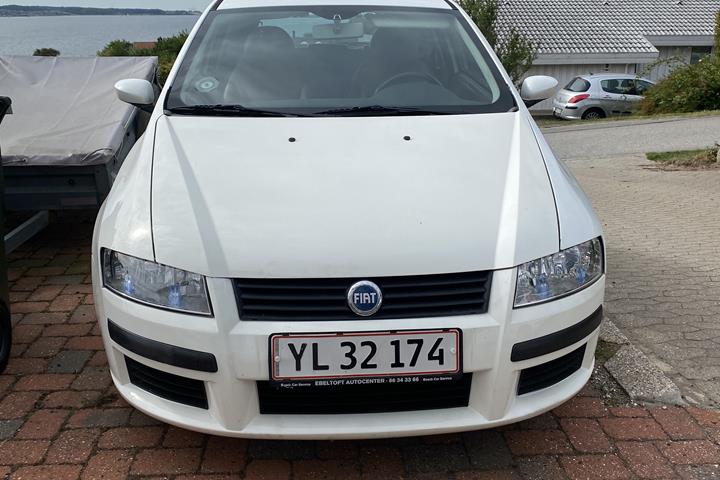 Hvid Fiat Stilo fra 2006