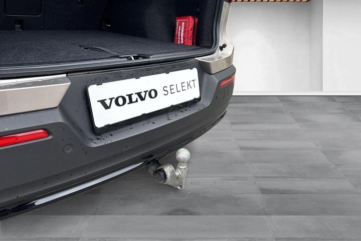 Beige Volvo XC40 fra 2024