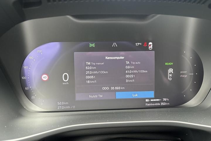 Beige Volvo XC40 fra 2024