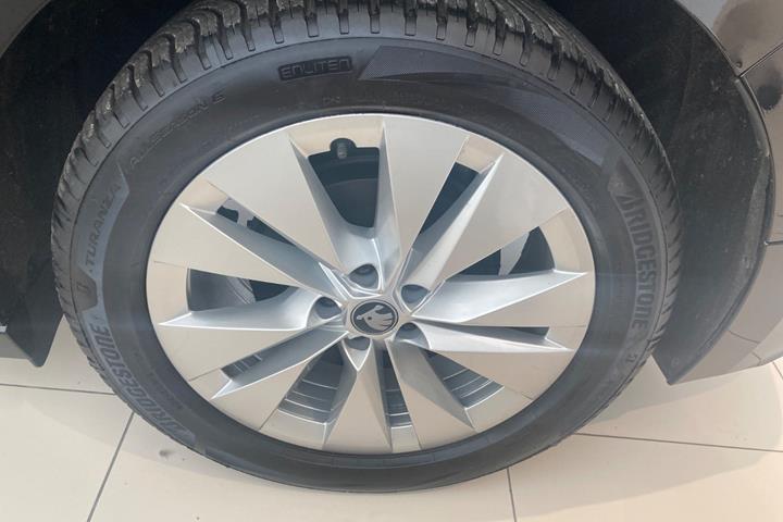 Sort Skoda Enyaq fra 2026