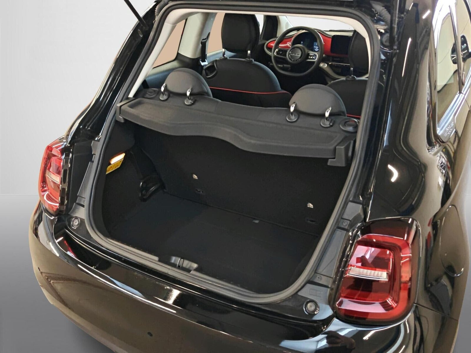 Sort Fiat 500e fra 2025