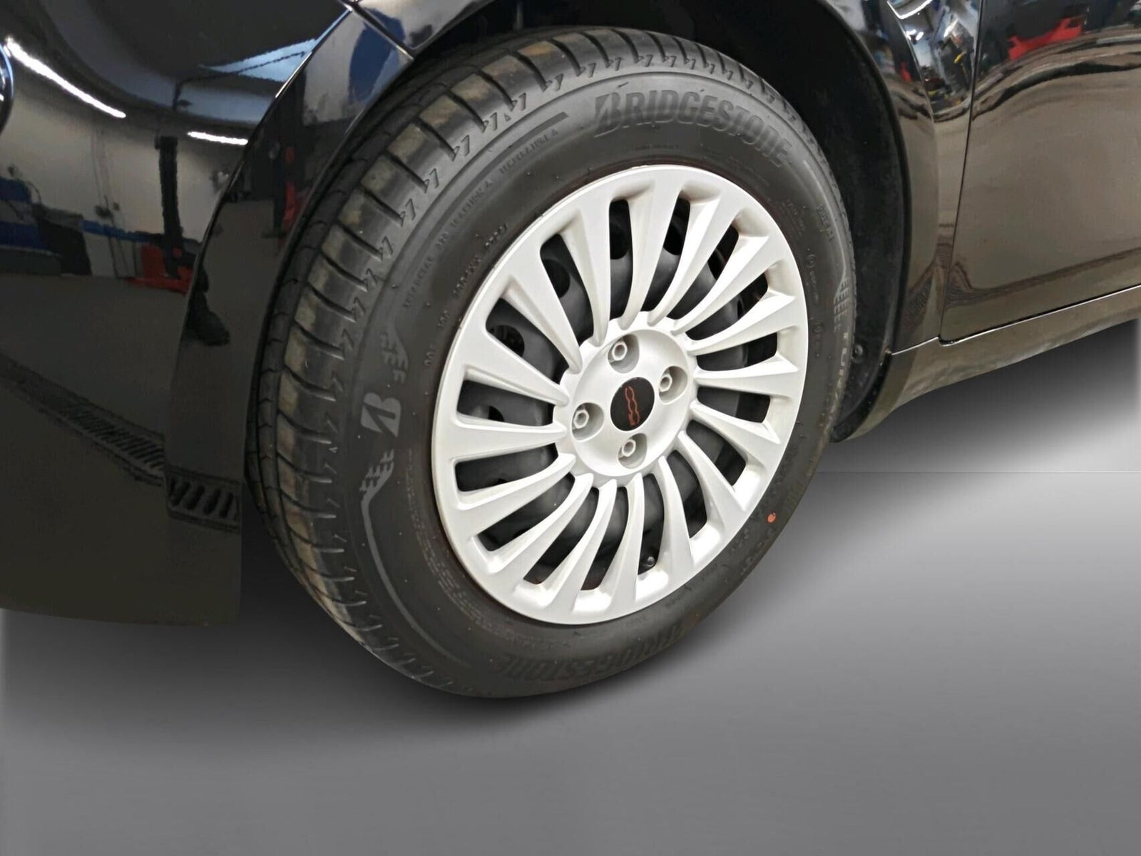 Sort Fiat 500e fra 2025