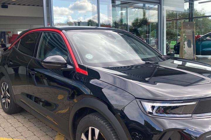 Sort Opel Mokka-e fra 2023
