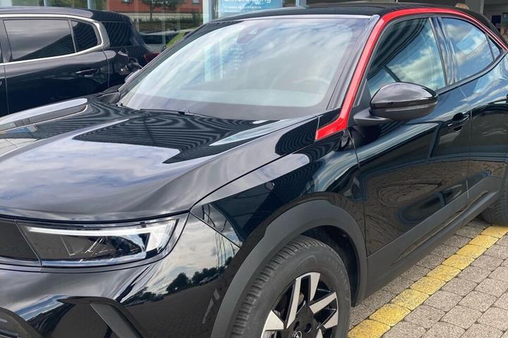 Sort Opel Mokka-e fra 2023
