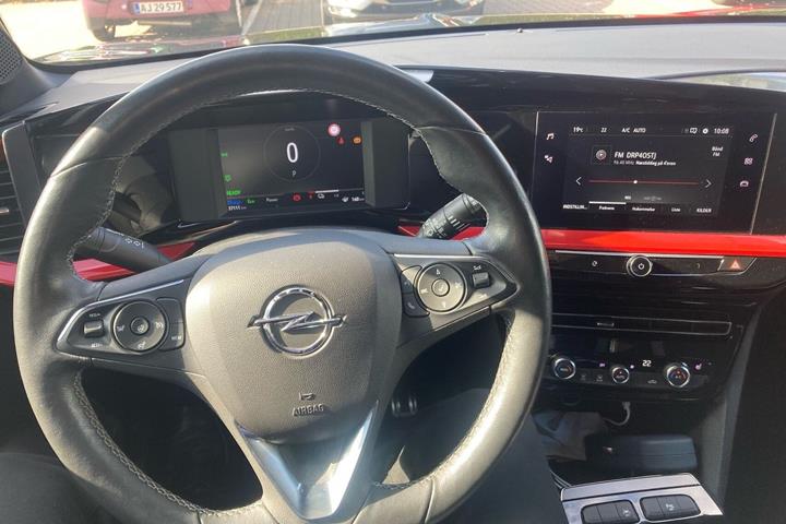 Sort Opel Mokka-e fra 2023