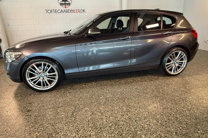 Grå BMW 120d fra 2014