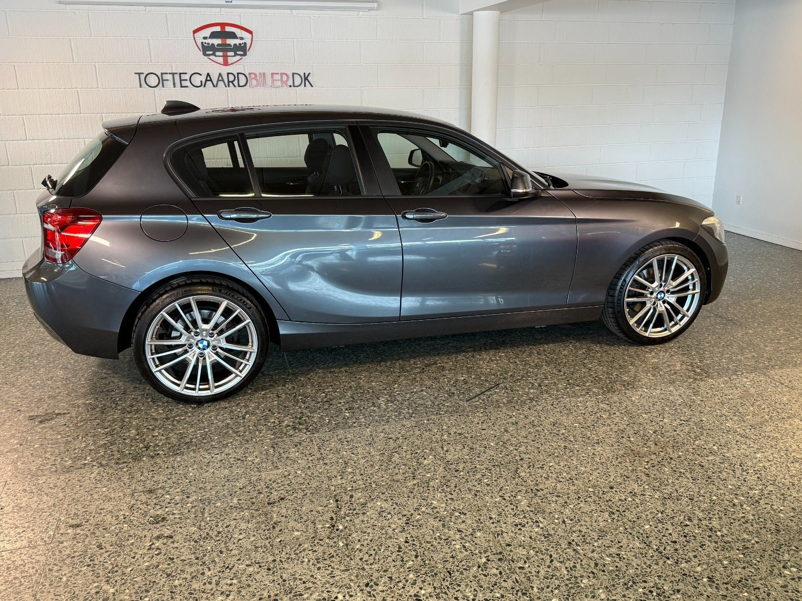 Grå BMW 120d fra 2014