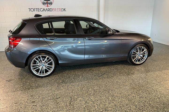 Grå BMW 120d fra 2014