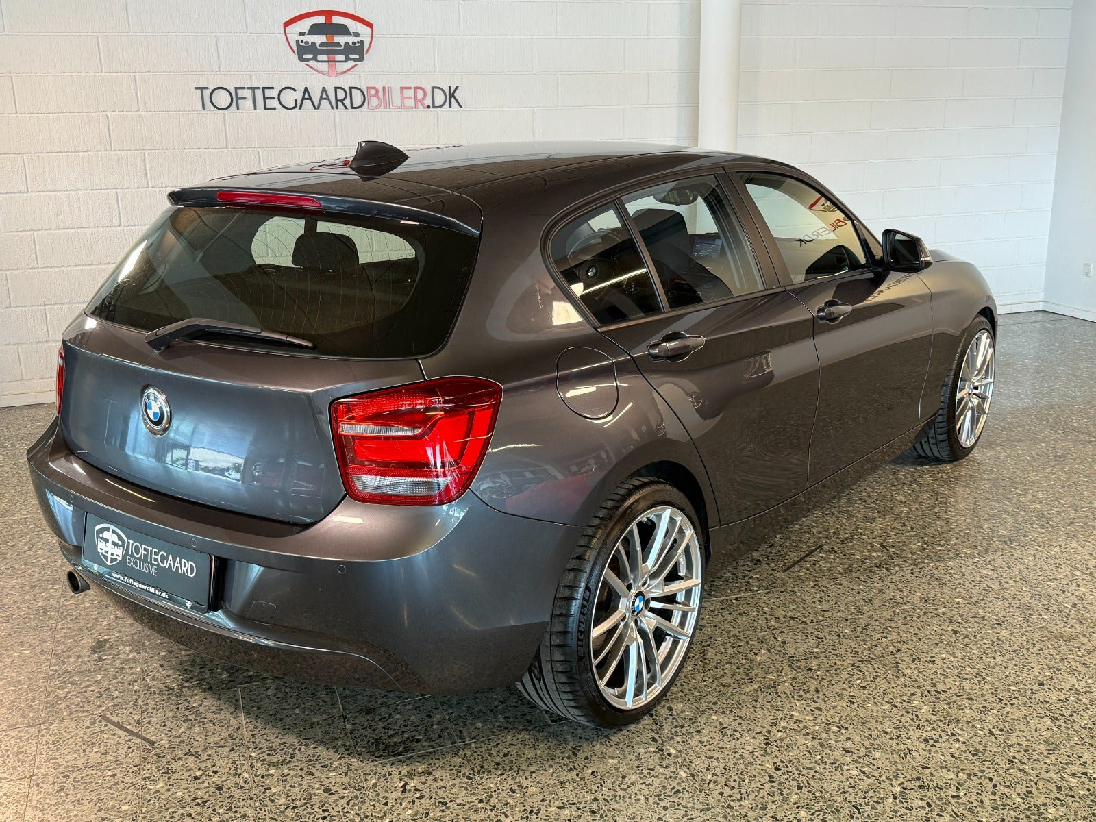 Grå BMW 120d fra 2014