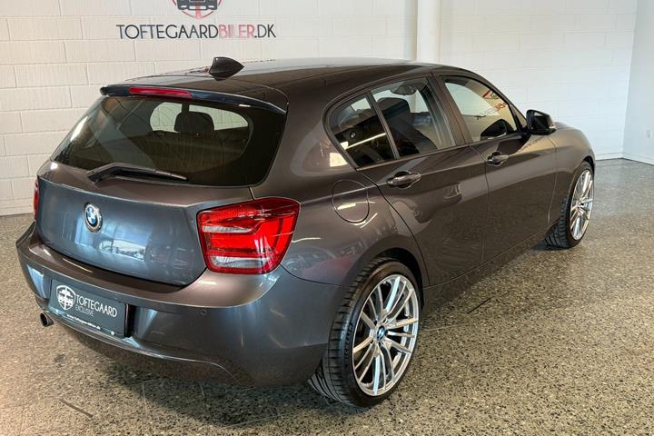 Grå BMW 120d fra 2014