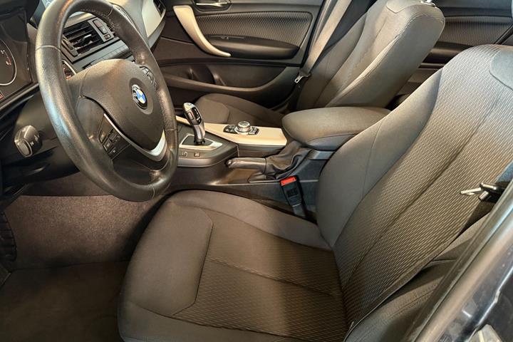 Grå BMW 120d fra 2014