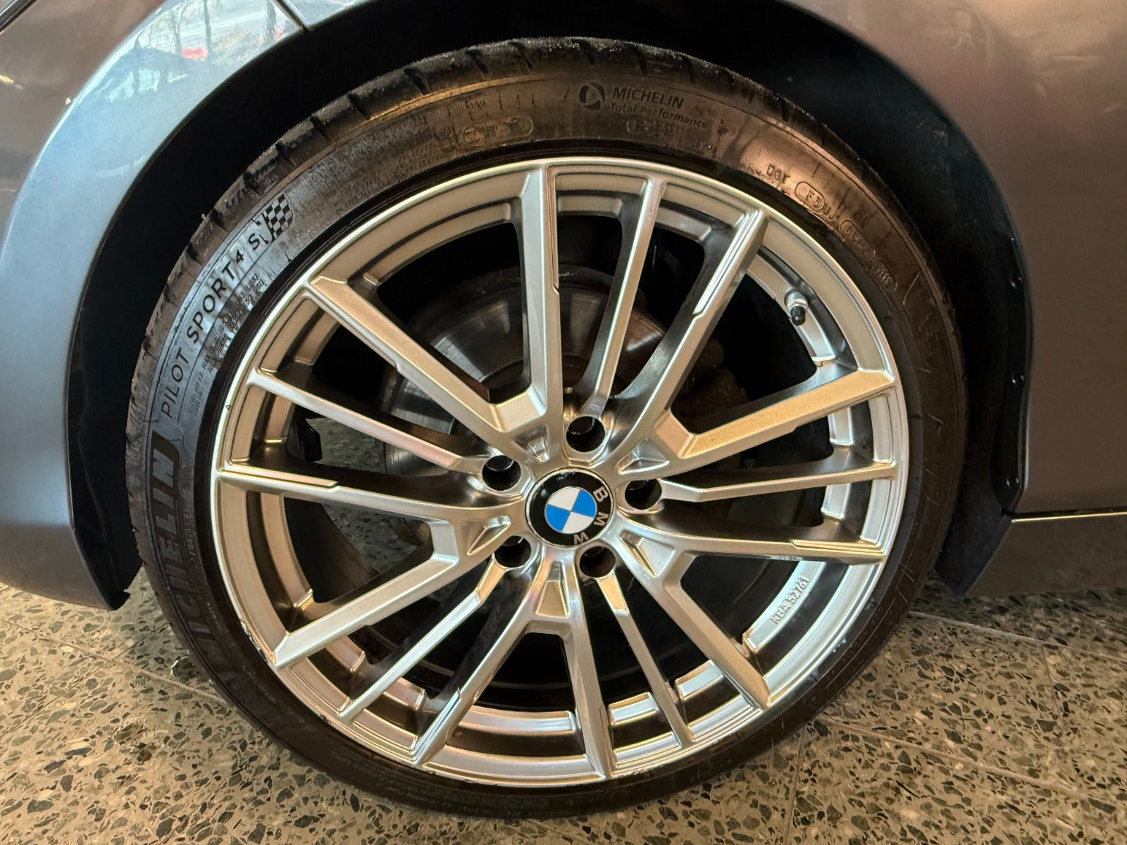 Grå BMW 120d fra 2014