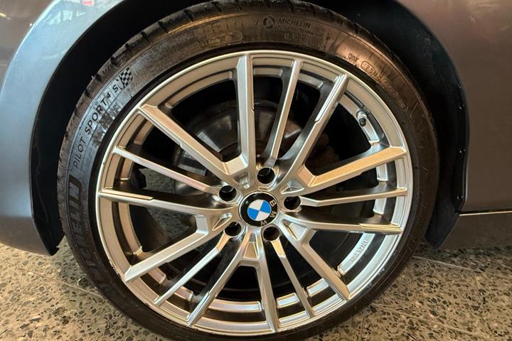 Grå BMW 120d fra 2014