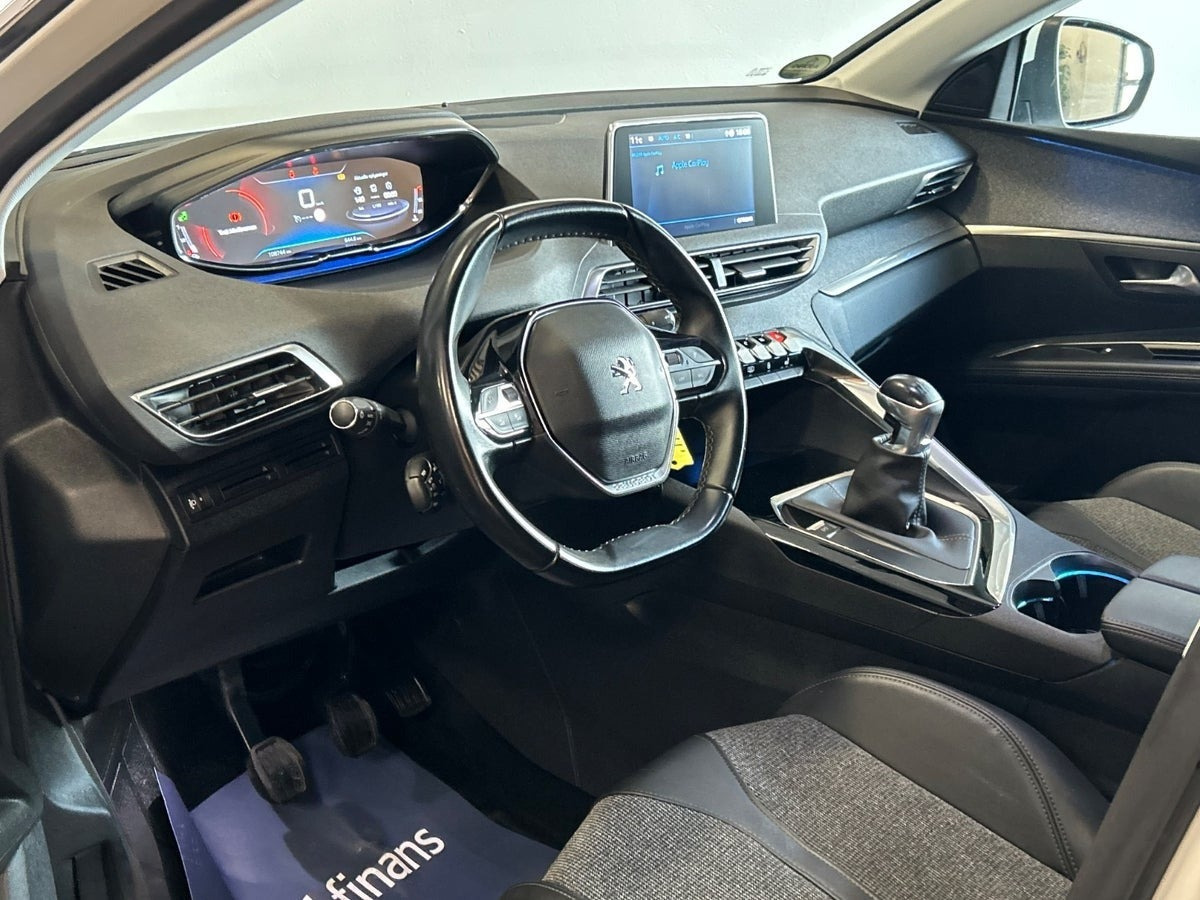 Hvid Peugeot 5008 fra 2018