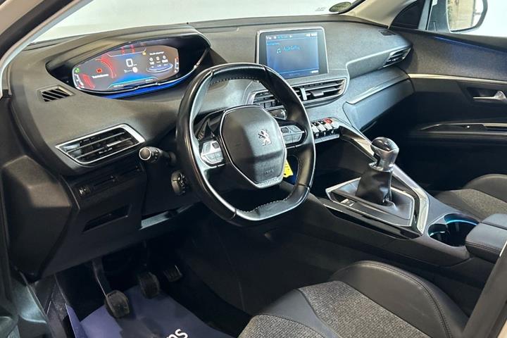 Hvid Peugeot 5008 fra 2018