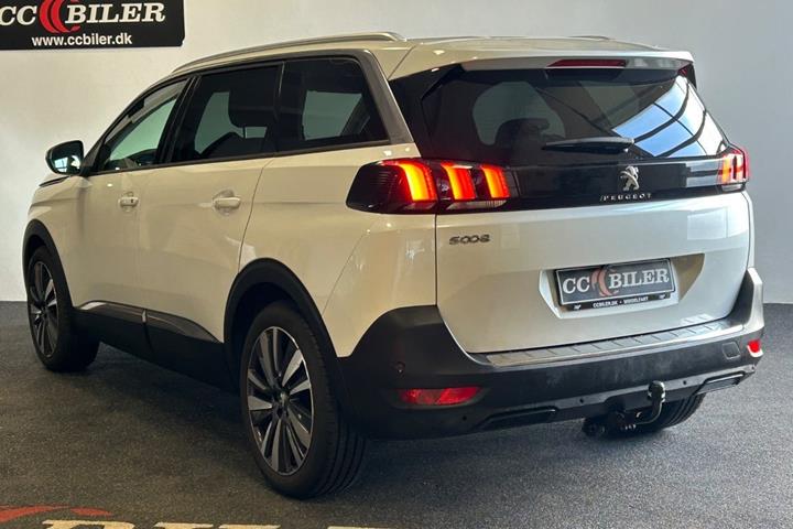 Hvid Peugeot 5008 fra 2018