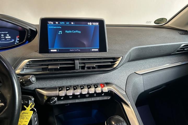 Hvid Peugeot 5008 fra 2018