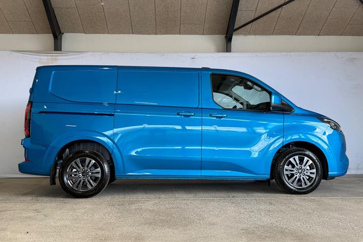 Blå Ford E-Transit Custom 320 L1 fra 2025