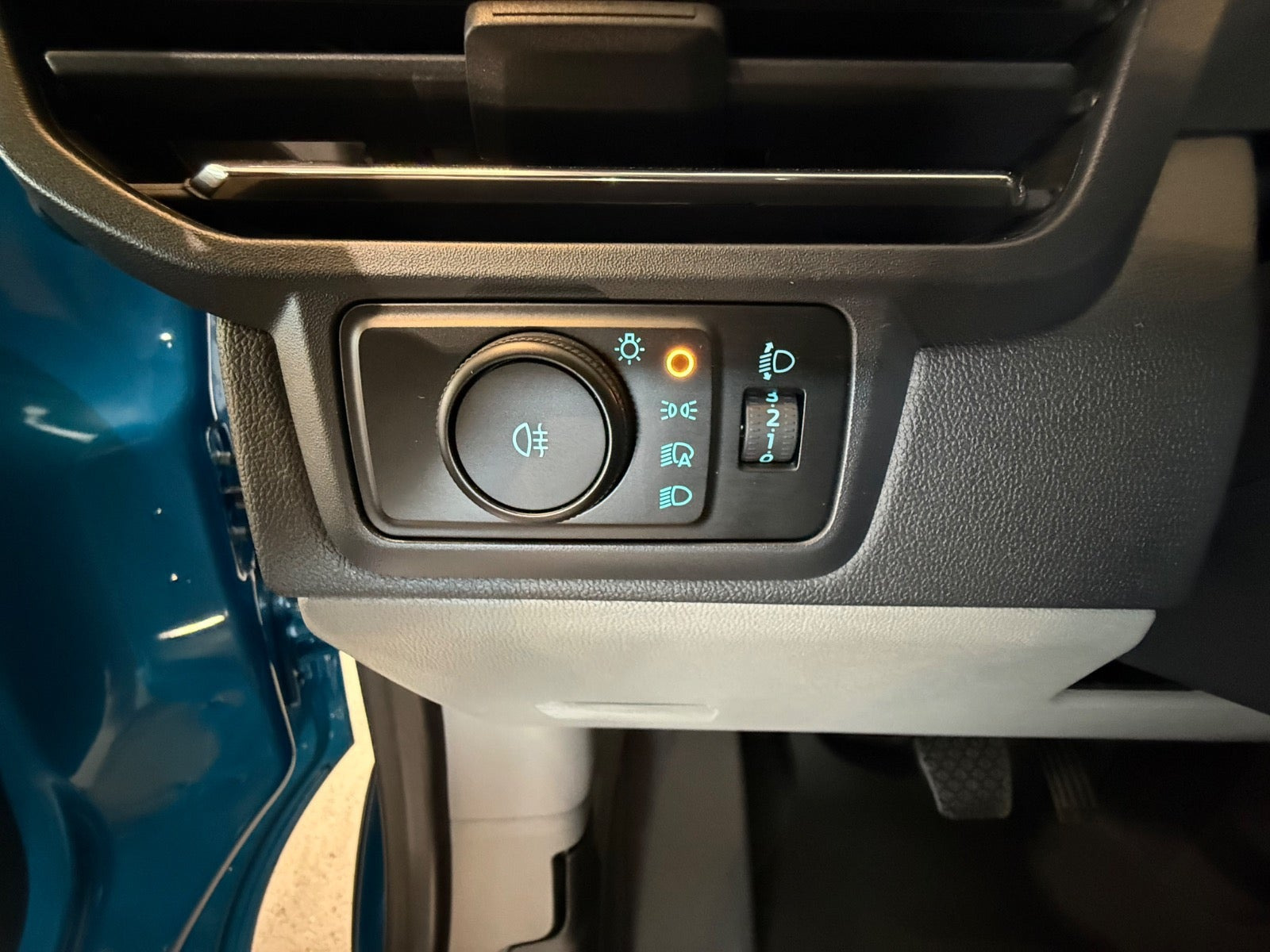 Blå Ford E-Transit Custom 320 L1 fra 2025