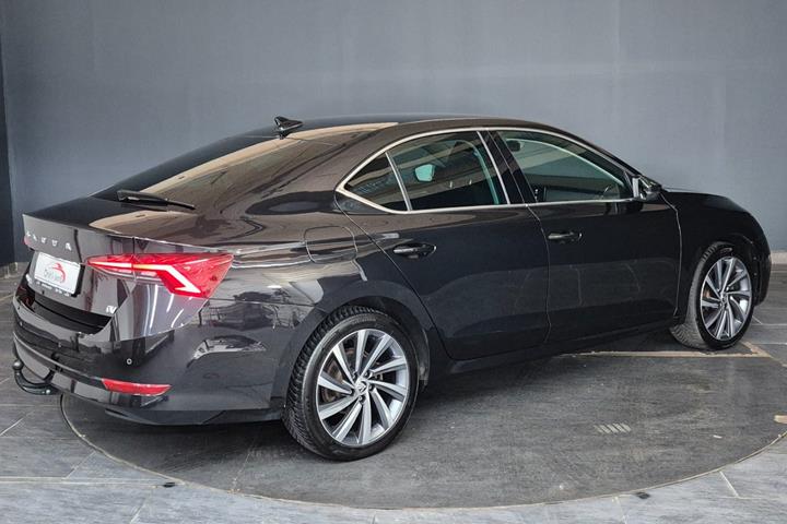 Sort Skoda Octavia fra 2022