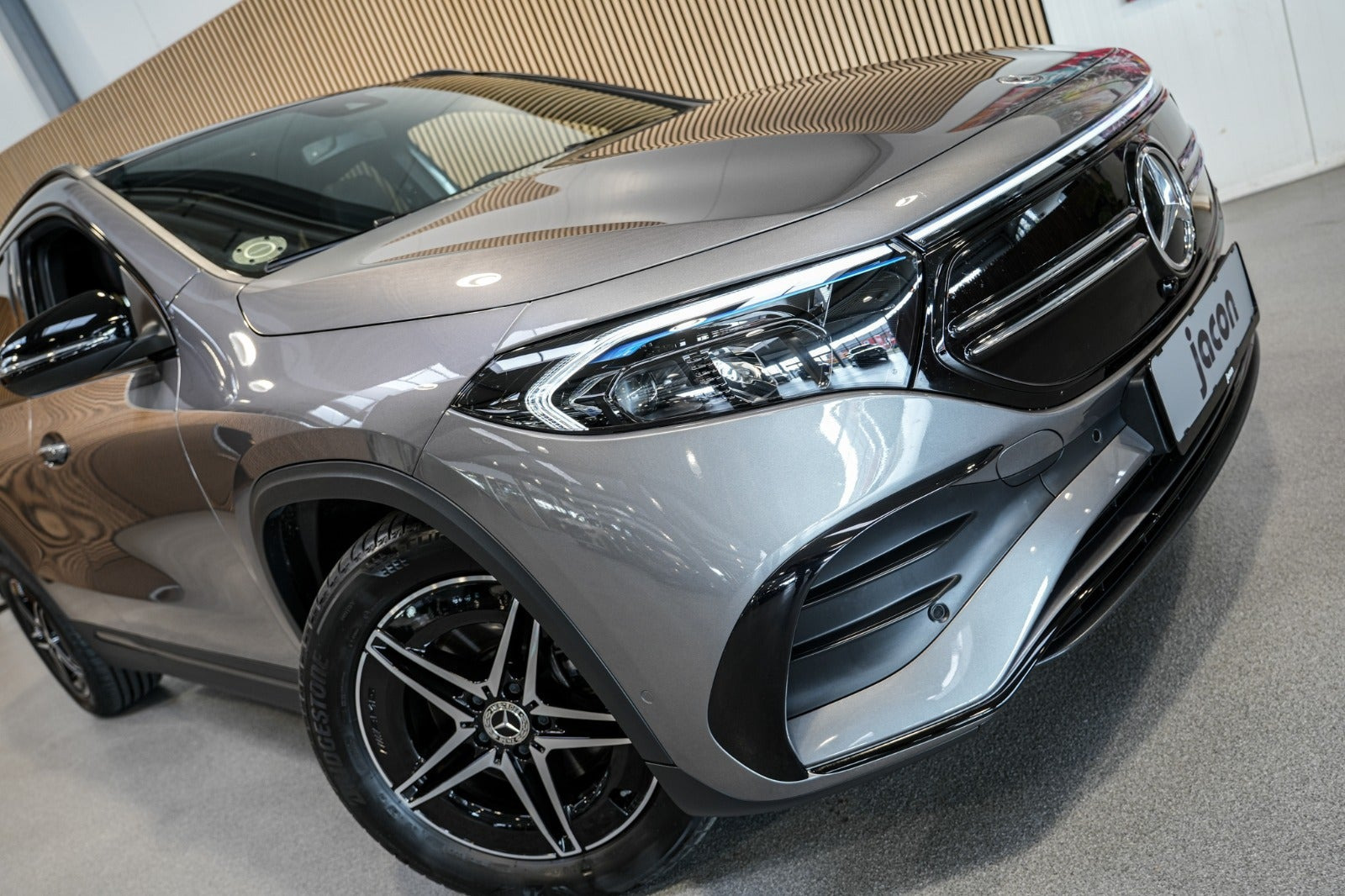 Grå Mercedes EQA250 fra 2023