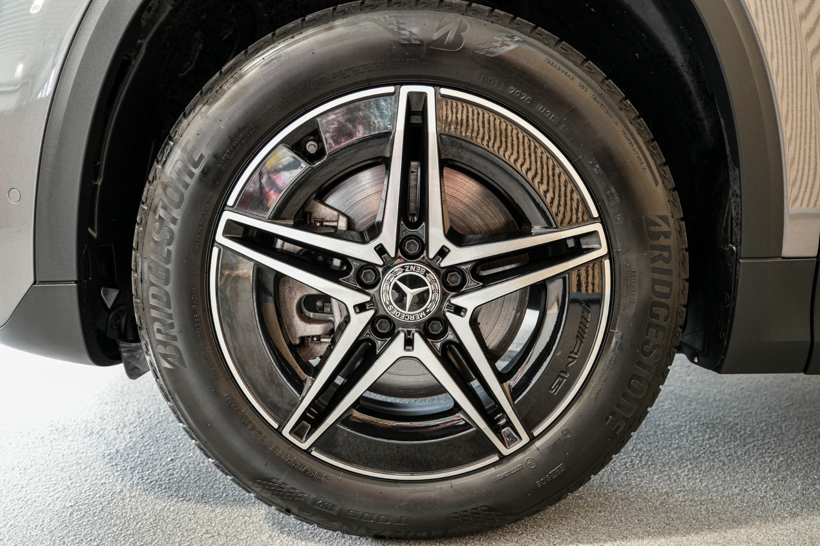 Grå Mercedes EQA250 fra 2023