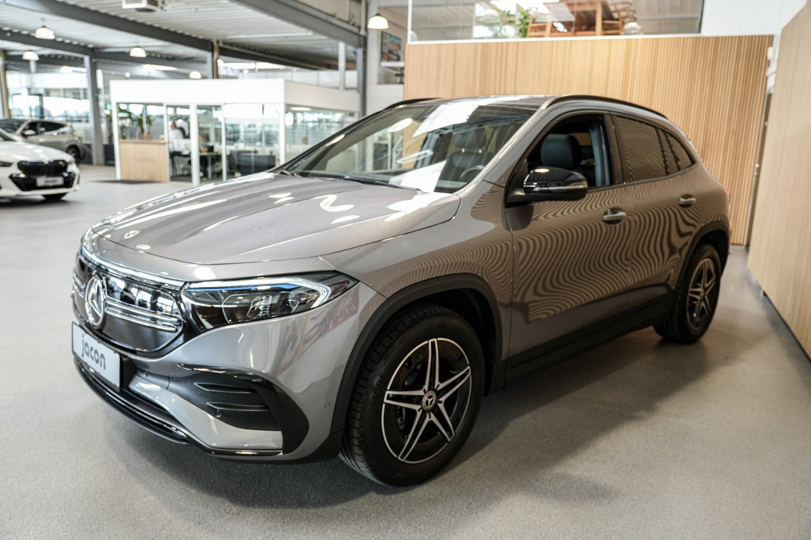 Grå Mercedes EQA250 fra 2023