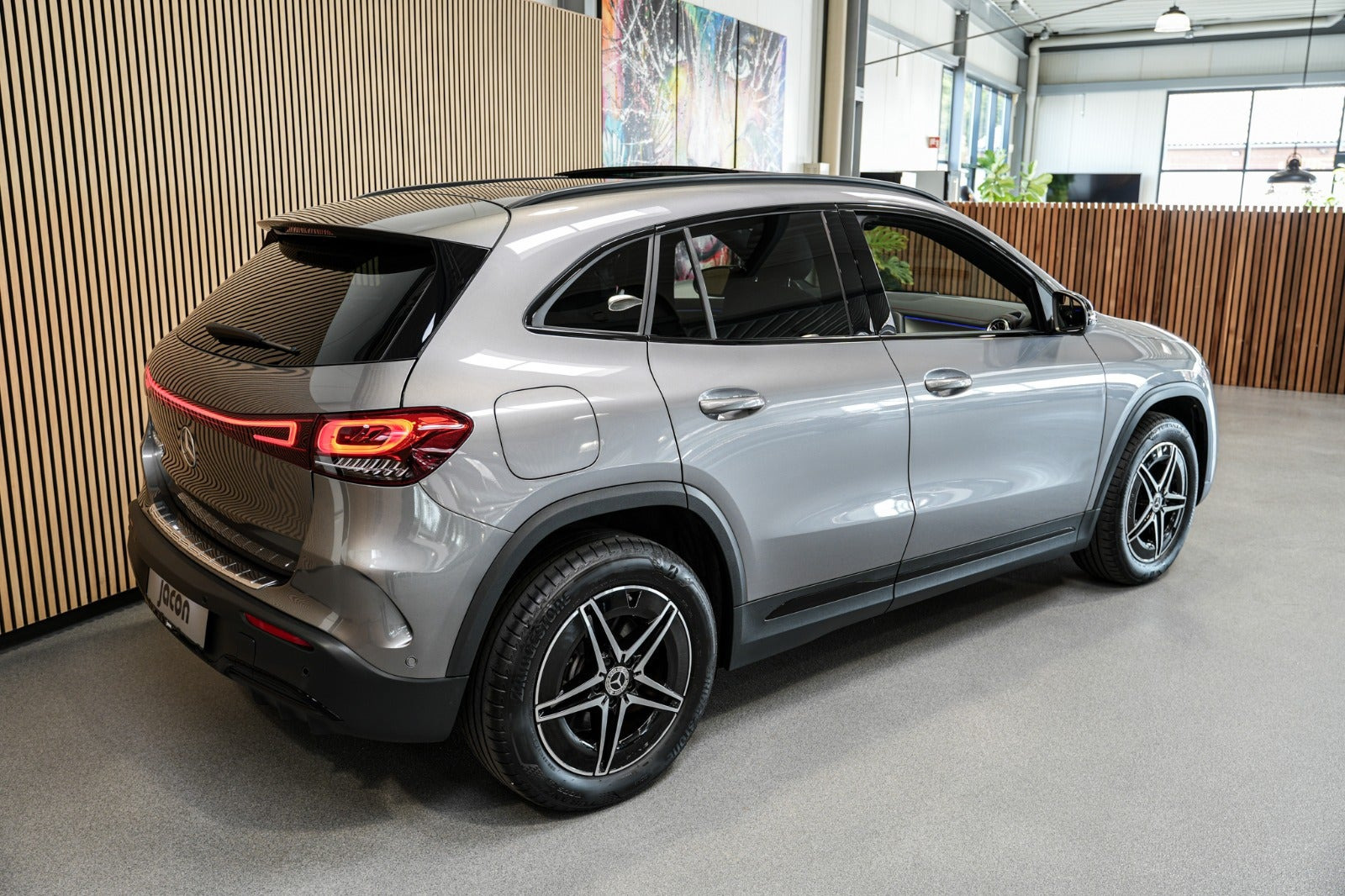 Grå Mercedes EQA250 fra 2023