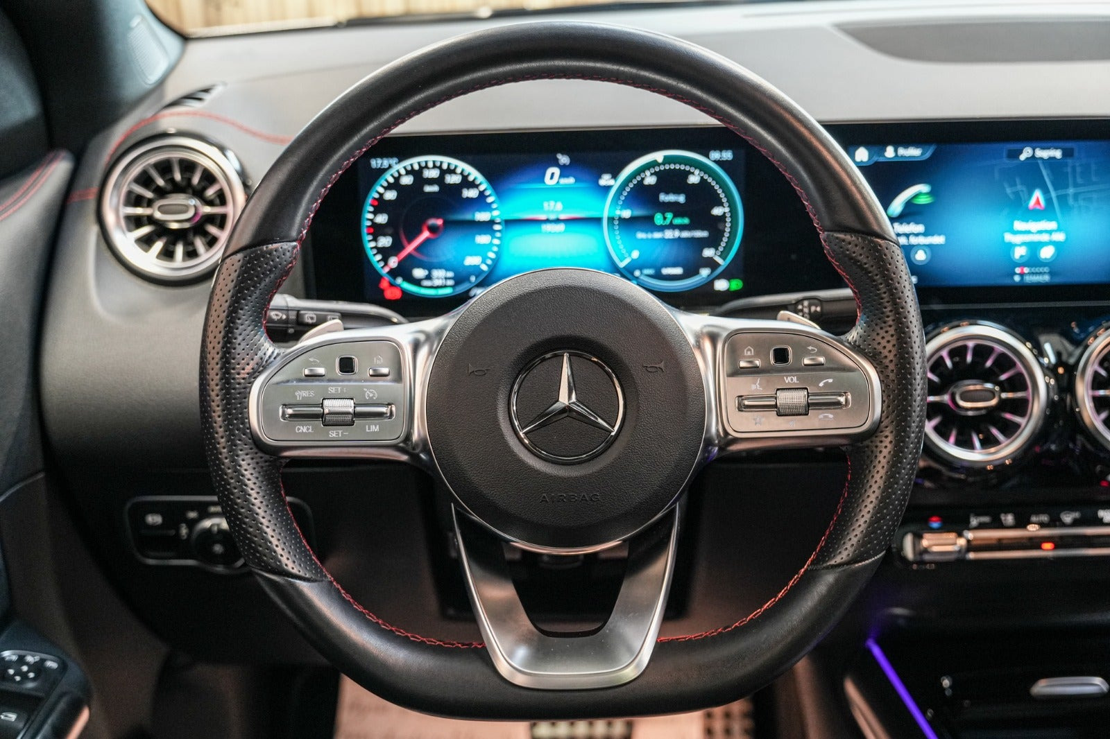 Grå Mercedes EQA250 fra 2023