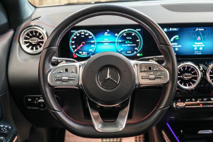 Grå Mercedes EQA250 fra 2023
