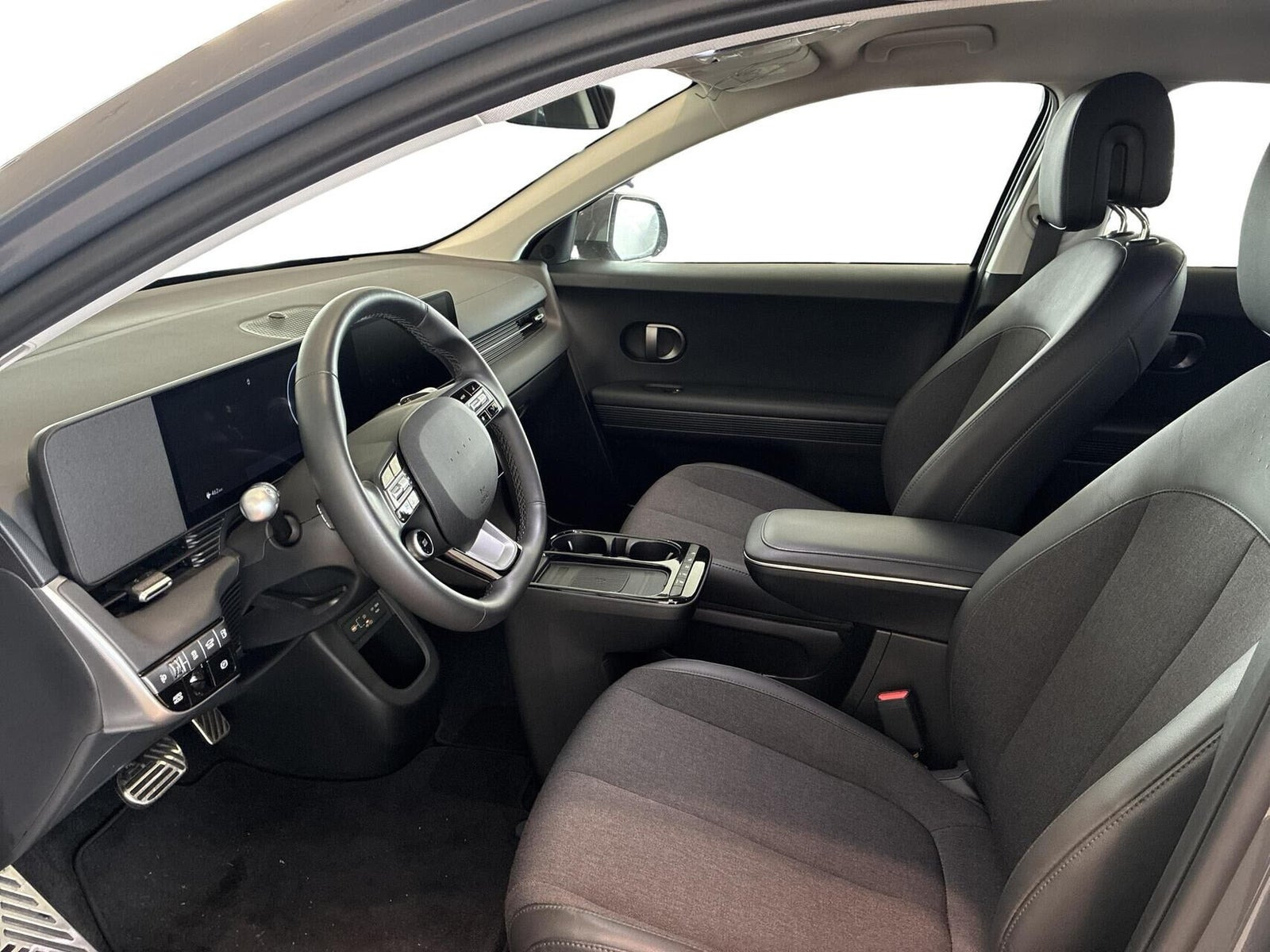 Grå Hyundai Ioniq 5 fra 2025