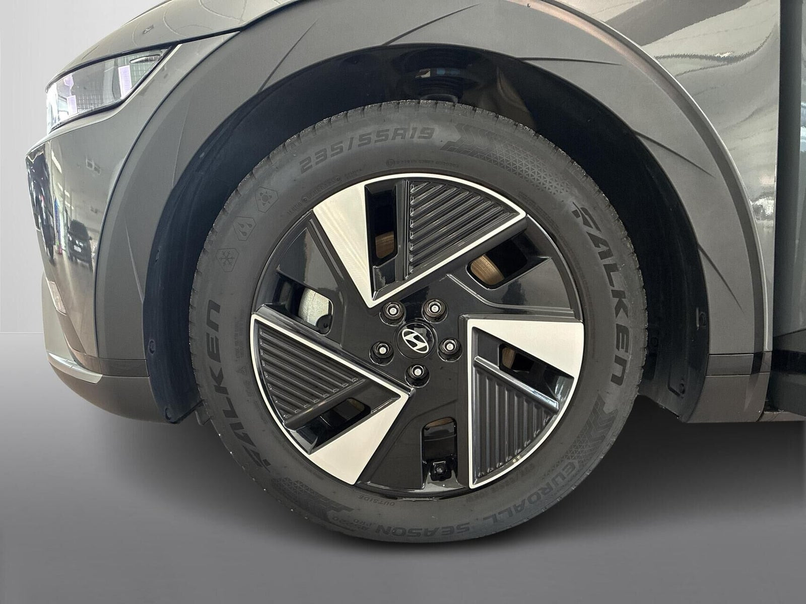 Grå Hyundai Ioniq 5 fra 2025