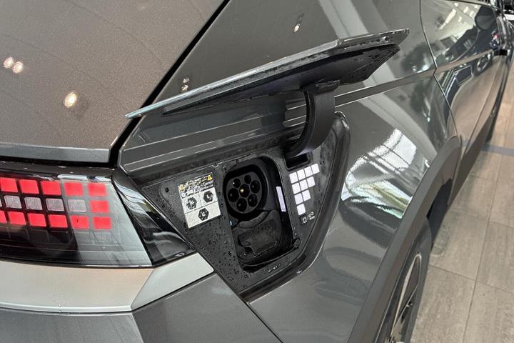 Grå Hyundai Ioniq 5 fra 2025