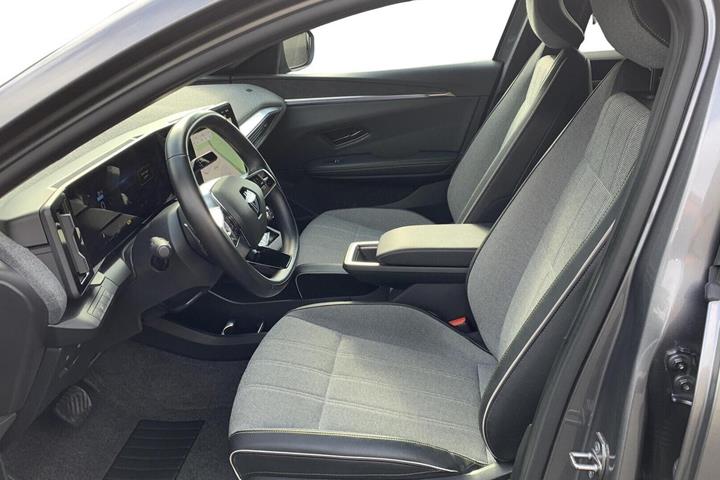Grå Renault Megane E-Tech fra 2023