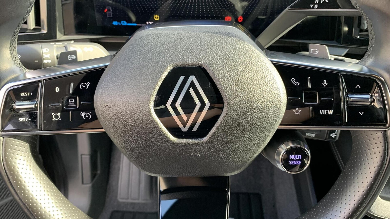 Grå Renault Megane E-Tech fra 2023