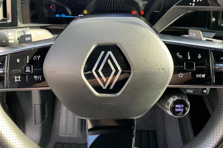 Grå Renault Megane E-Tech fra 2023