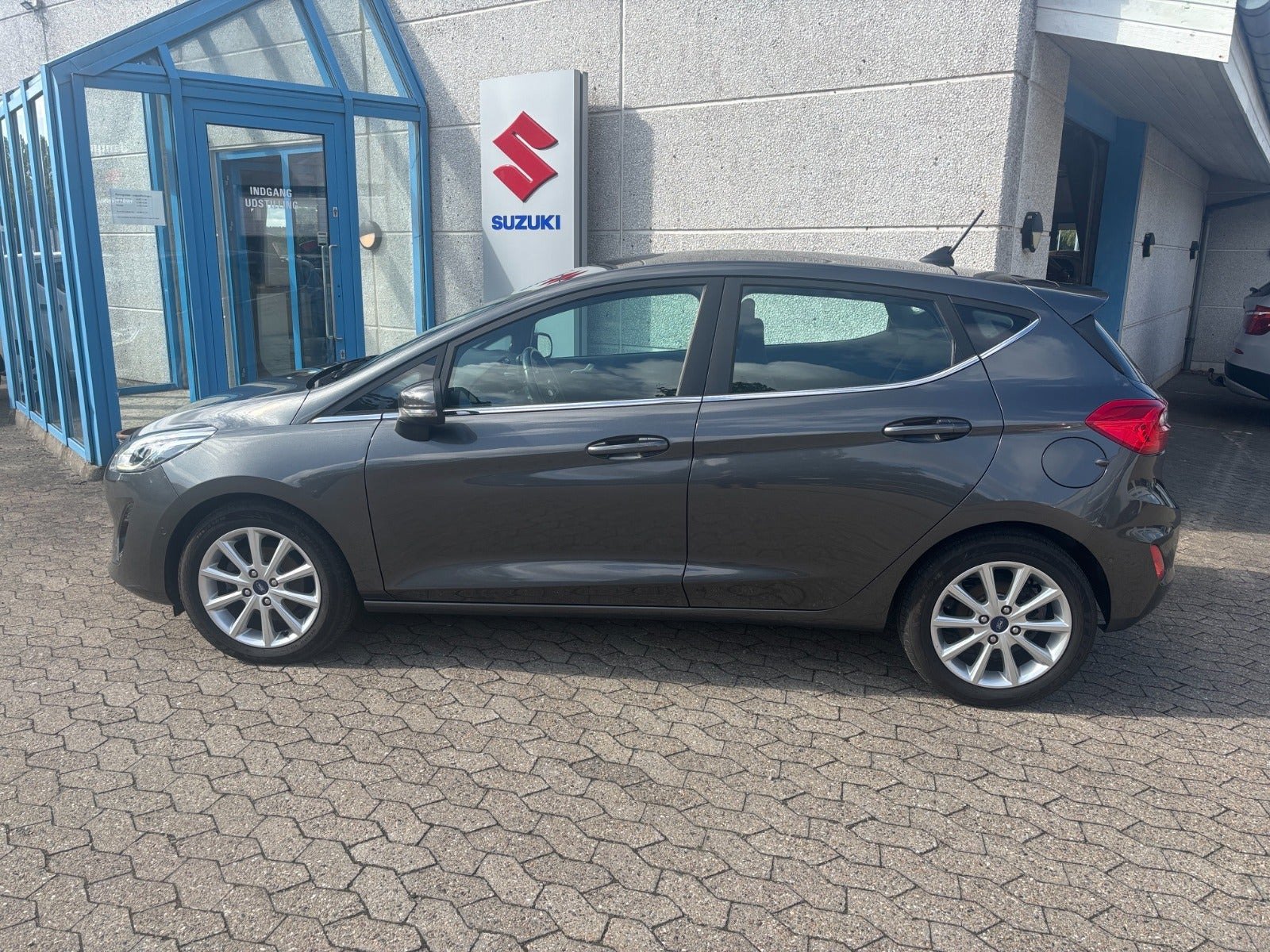 Grå Ford Fiesta fra 2020