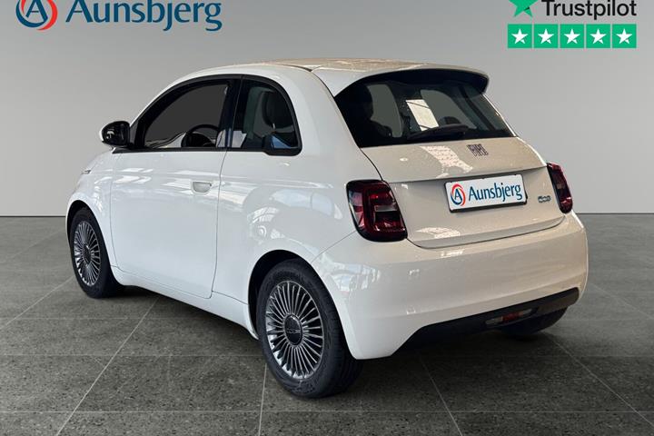 Hvid Fiat 500e fra 2022