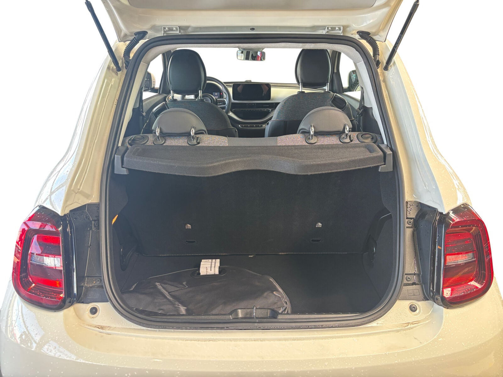 Hvid Fiat 500e fra 2022