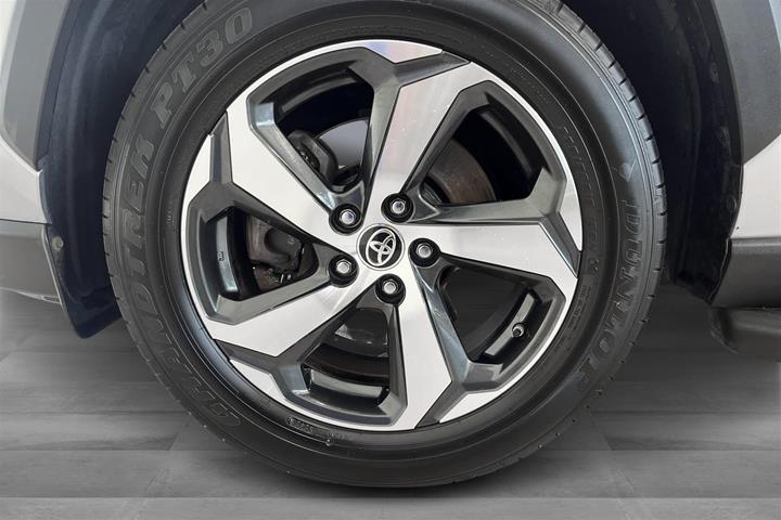 Grå Toyota RAV4 fra 2020