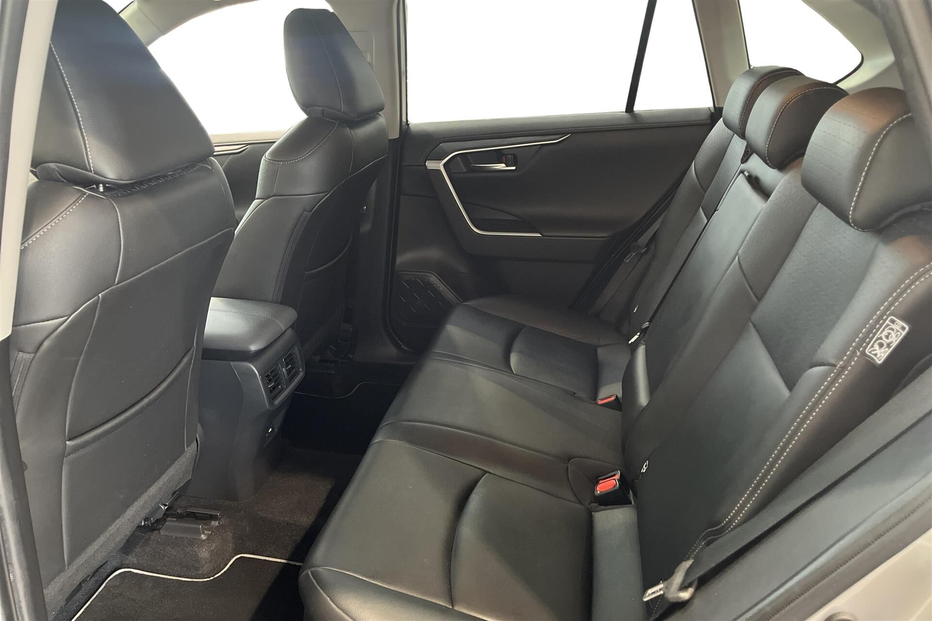Grå Toyota RAV4 fra 2020
