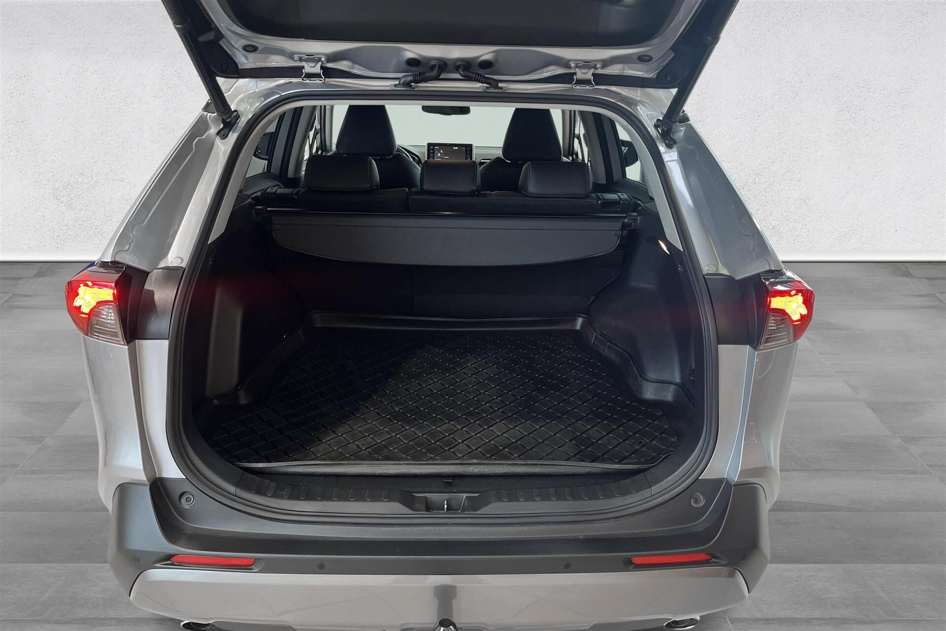 Grå Toyota RAV4 fra 2020