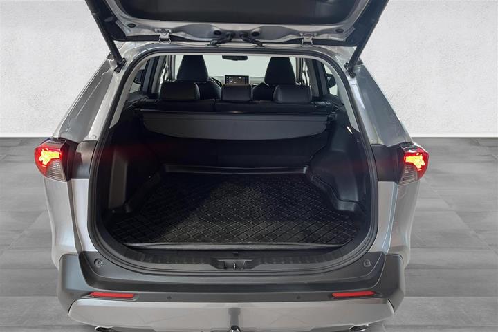 Grå Toyota RAV4 fra 2020