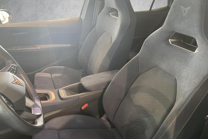Grå Cupra Born fra 2024